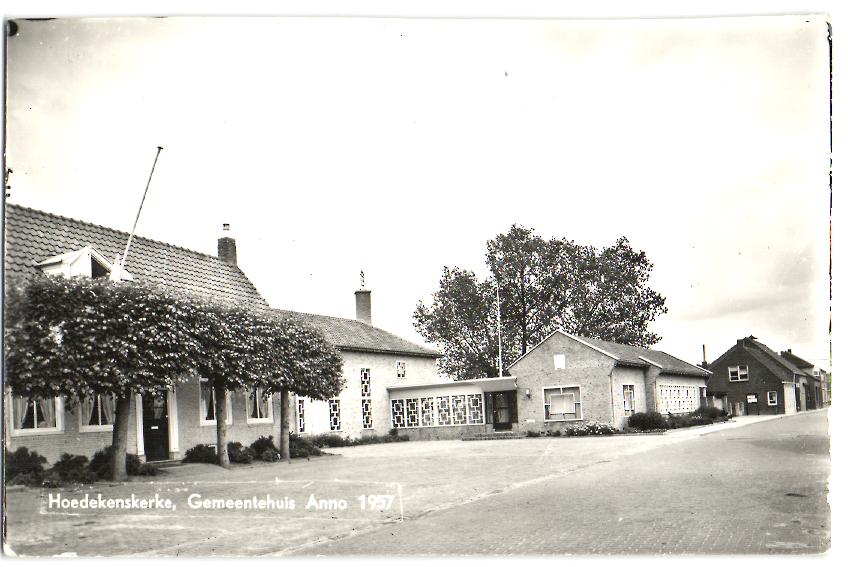 hoedekenskerke-gemeentehuis-metz4076